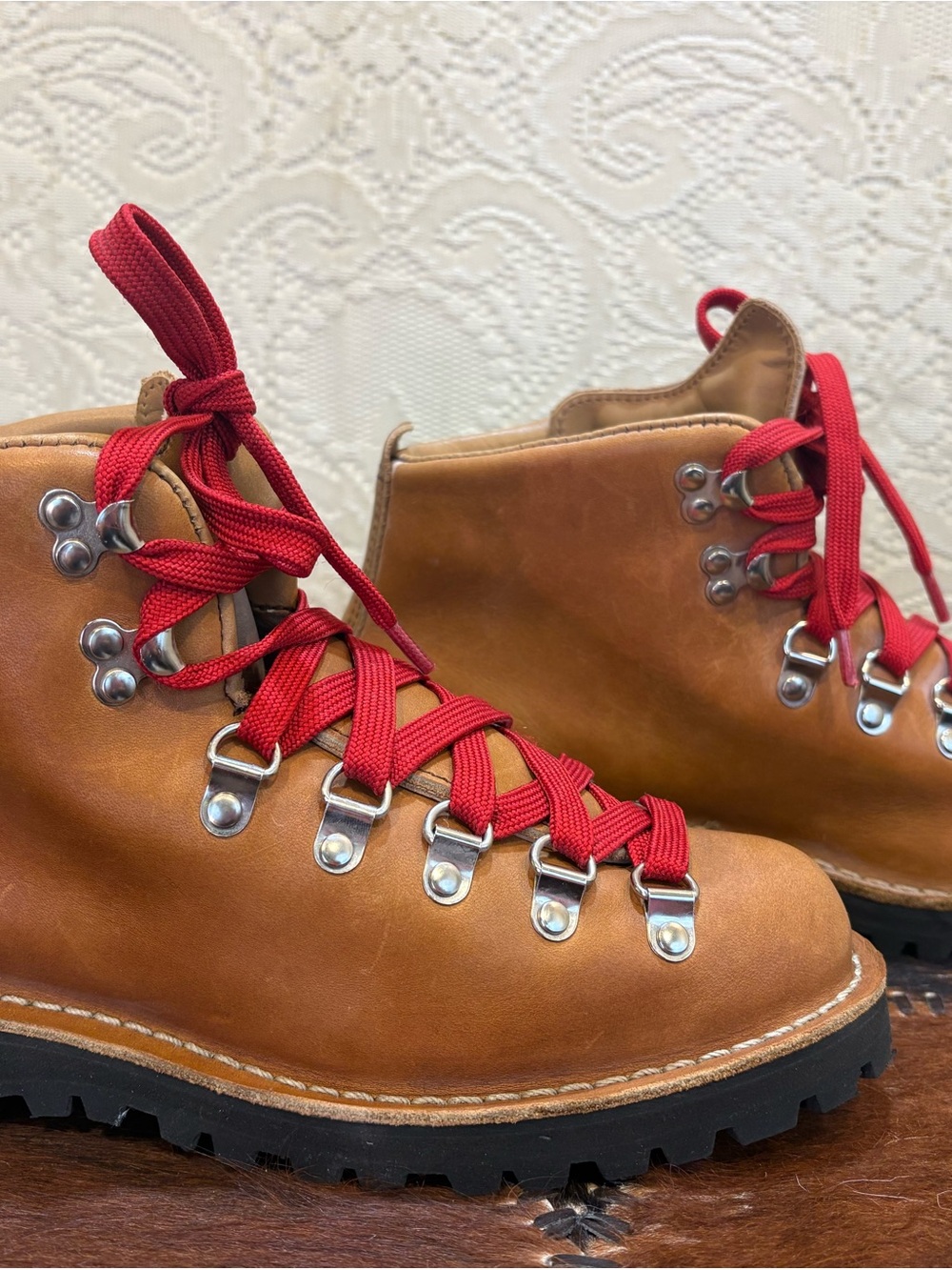 Collectors Danner Women’s Kicking boots featured in the movie Wild 8.5 - Picture 3 of 13